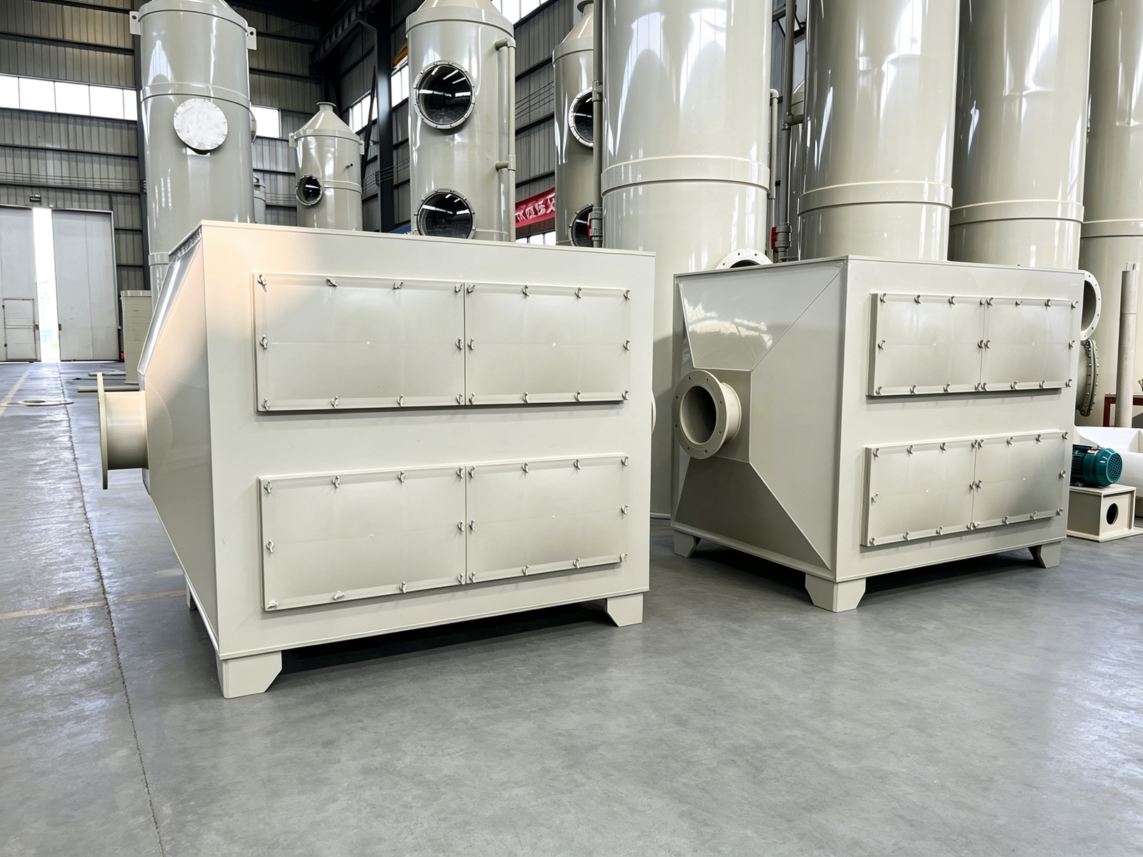 Drawer type activated carbon adsorption box with side-access carbon trays for VOC and odor control