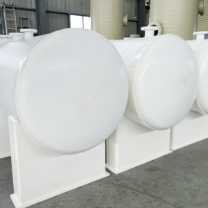 PP/PPH horizontal storage tank for low-profile, transport and dosing service of non-oxidizing acids and alkalis. Custom-built.