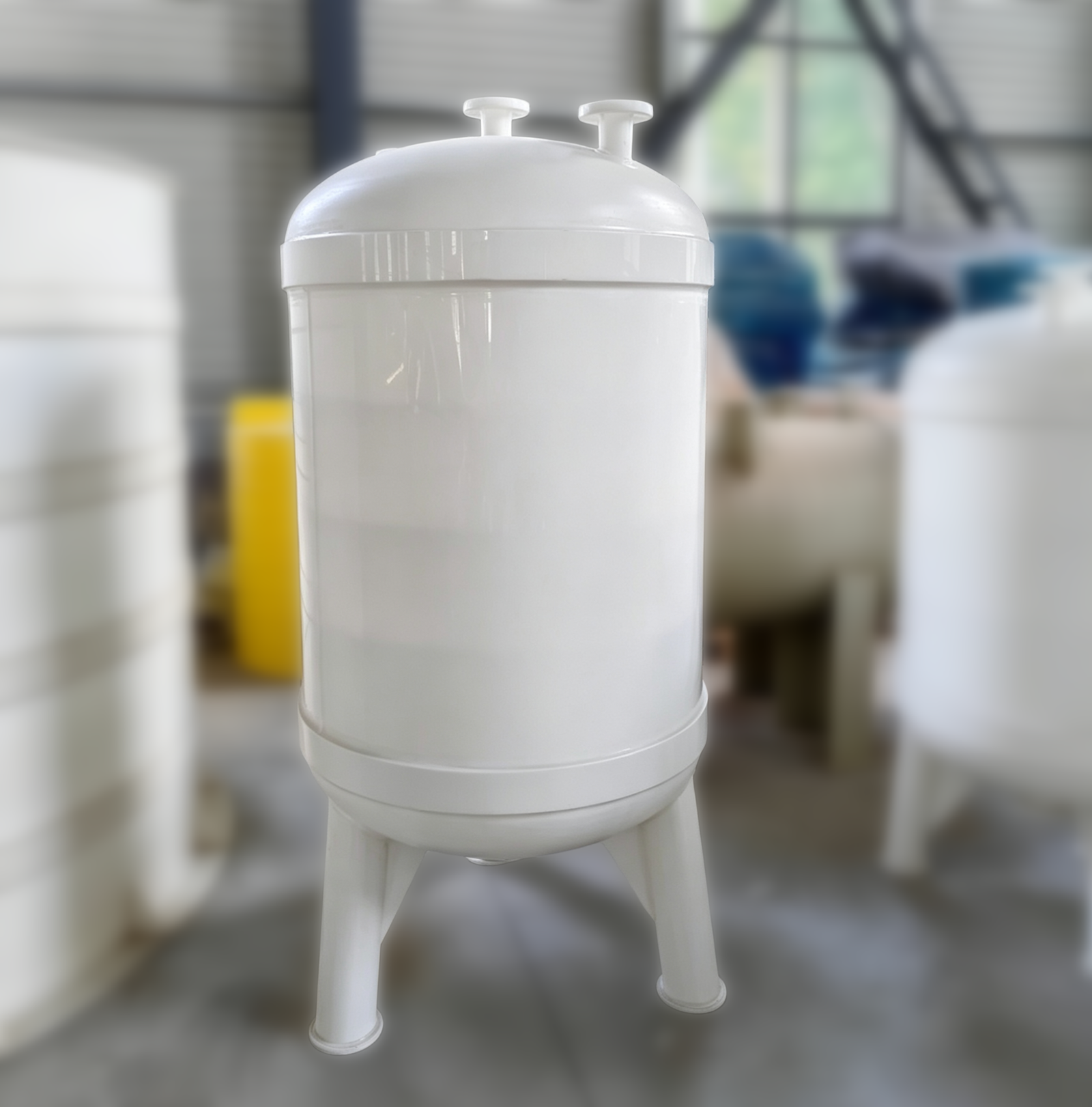 PP/PPH vertical storage tank for bulk storage of non-oxidizing acids and alkalis. Welded polypropylene, corrosion-resistant, custom volume