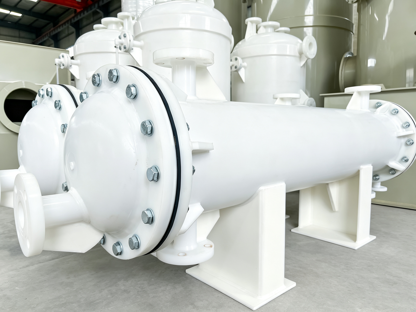 PP/PPH shell and tube heat exchangers for non-oxidizing acid and alkali duties. Lightweight, corrosion-resistant and cost-effective for HCl, dilute sulfuric and similar services.
