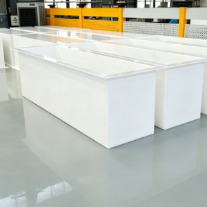 PP/PPH plating tank for electroplating lines — welded polypropylene shell, acid/alkali resistant, with fume lip, heating and filtration interfaces. Custom-built.